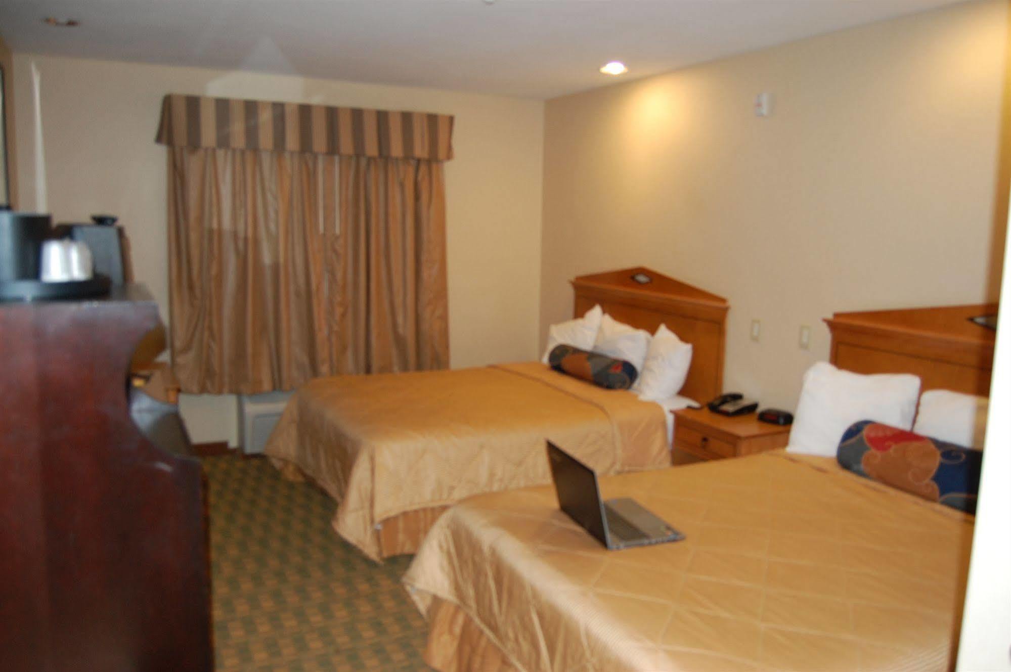 Pleasant Hill Inn ภายนอก รูปภาพ
